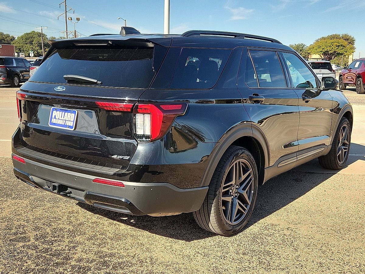 Used 2025 Ford Explorer ST-Line w/ ST-Line Street Pack AWD/4WD image 4