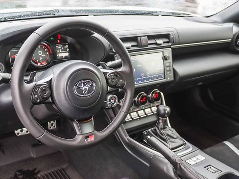 Used 2024 Toyota GR86 Premium image 11