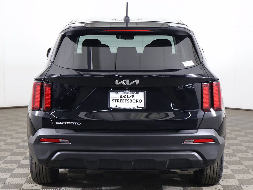 Used 2023 Kia Sorento LX FWD image 12