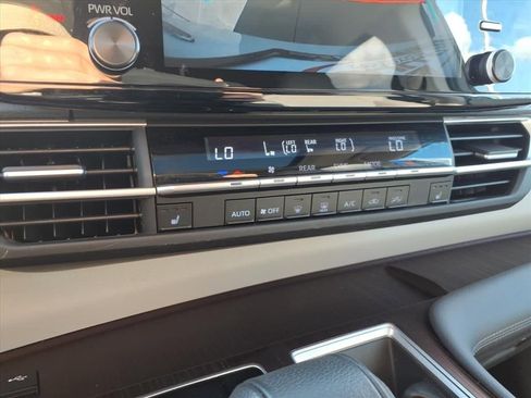 Certified 2024 Toyota Sienna XLE image 23