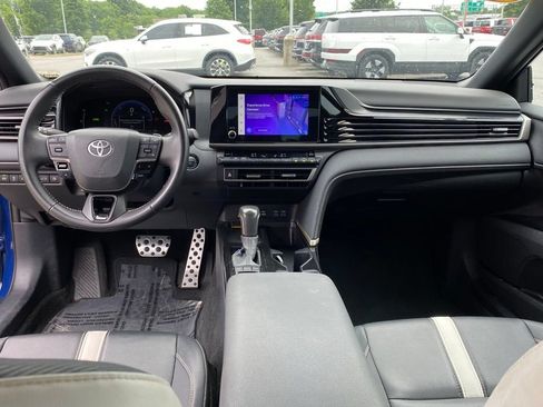 Used 2025 Toyota Camry SE FWD image 30