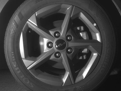 Used 2025 Kia K4 LXS image 13