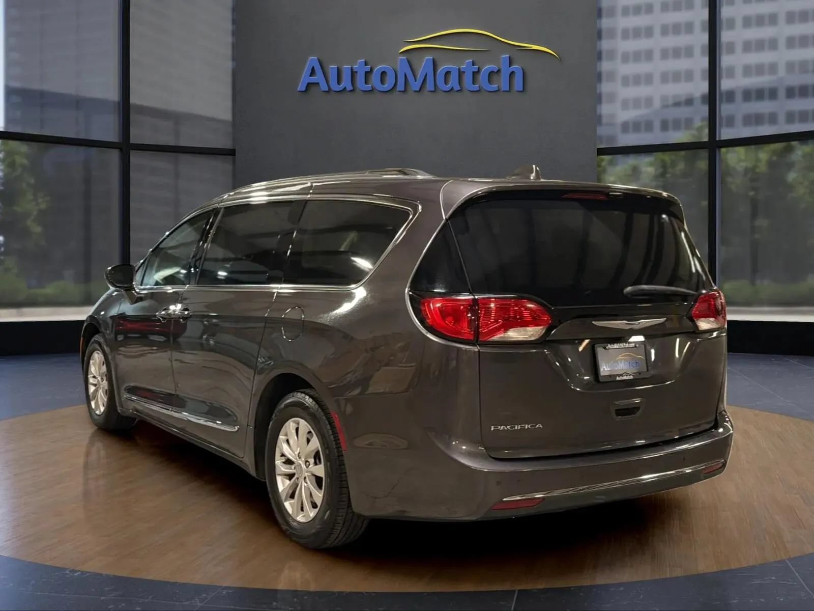 Used 2019 Chrysler Pacifica Touring-L FWD image 9