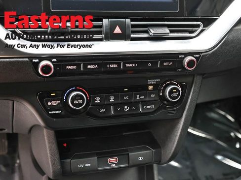 Used 2022 Kia Niro EX w/ Cold Weather Package FWD image 20