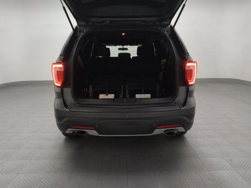 Used 2018 Ford Explorer XLT image 29