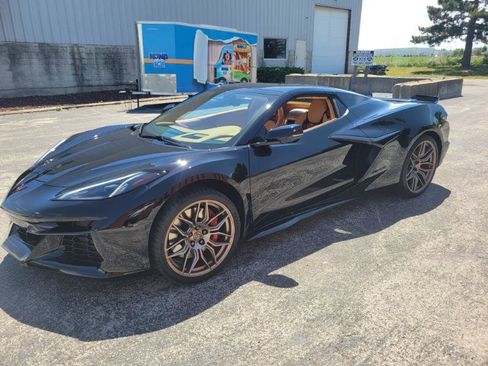 Used 2024 Chevrolet Corvette Z06 RWD image 3