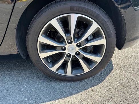 Used 2018 Hyundai Elantra GT FWD image 17
