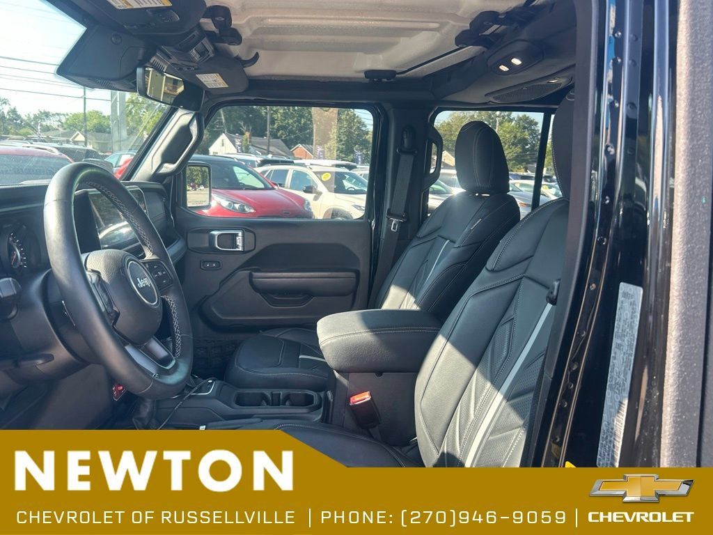 Used 2024 Jeep Wrangler Unlimited Rubicon w/ Technology Group AWD/4WD image 4