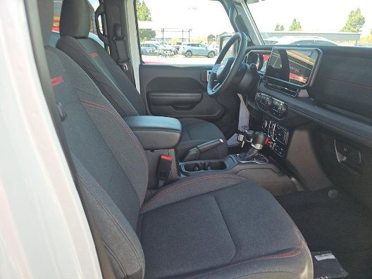 Used 2025 Jeep Wrangler Unlimited Rubicon w/ Convenience Group AWD/4WD image 3