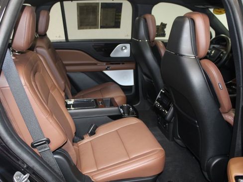 Used 2024 Lincoln Aviator Reserve w/ Equipment Group 201A image 34
