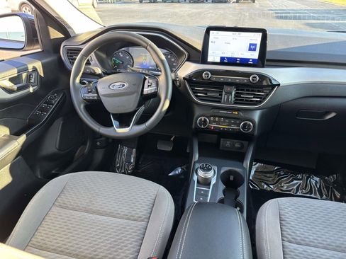 Certified 2022 Ford Escape SE w/ SE Sport Appearance Package image 32