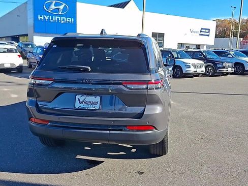 Used 2023 Jeep Grand Cherokee Altitude image 9