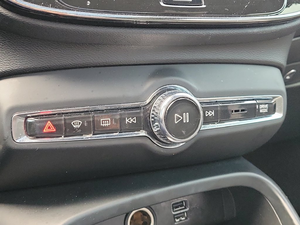 Used 2019 Volvo XC40 T5 R-Design AWD/4WD image 17
