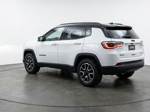 Used 2025 Jeep Compass Trailhawk image 6
