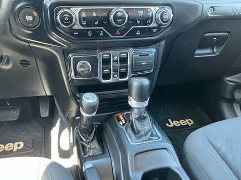 Used 2022 Jeep Wrangler Unlimited Sport AWD/4WD image 12