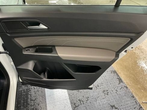 Certified 2022 Volkswagen Atlas Cross Sport SE AWD/4WD image 6