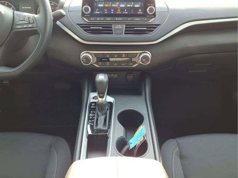 Used 2025 Nissan Altima 2.5 S FWD image 12