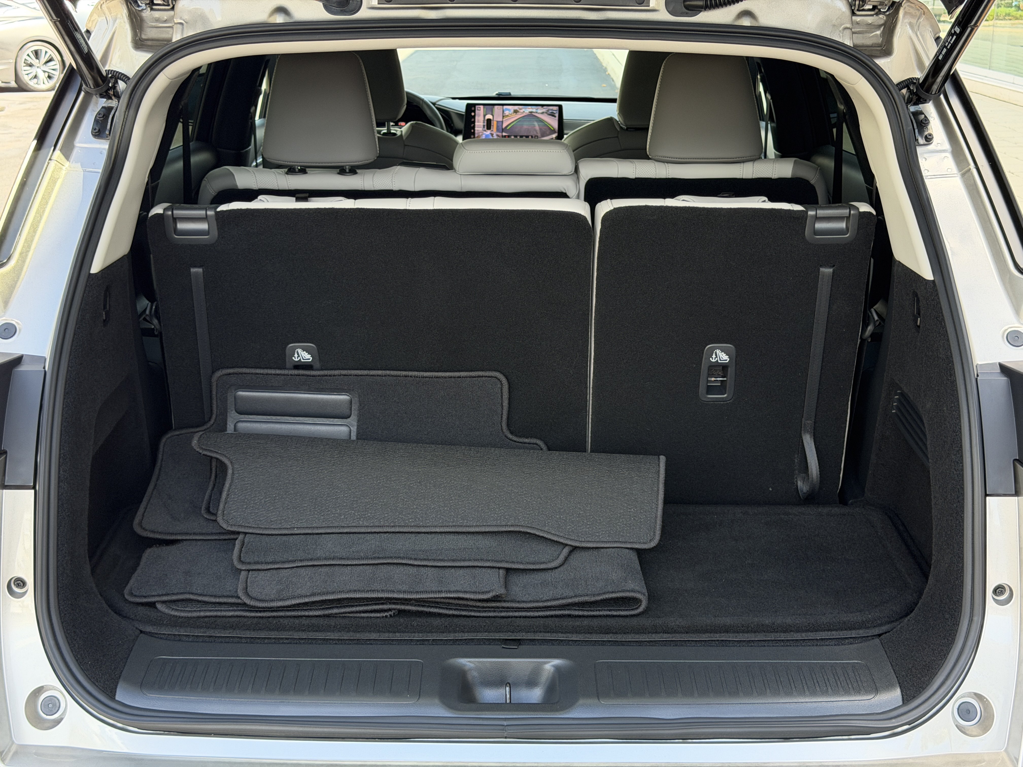 Certified 2027 INFINITI QX60 Luxe w/ Cargo Package FWD image 11
