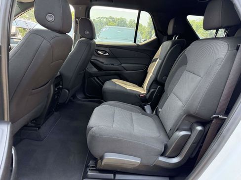 Certified 2023 Chevrolet Traverse LT FWD image 11