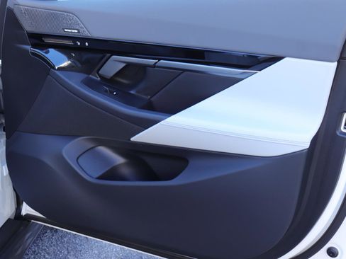 Used 2025 BMW 530i image 16