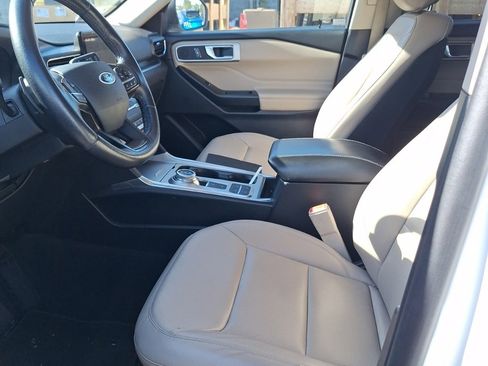 Used 2020 Ford Explorer XLT w/ Equipment Group 202A image 7