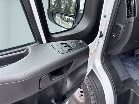 Used 2025 RAM ProMaster 2500 w/ Convenience Group image 13