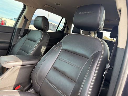 Used 2019 GMC Acadia Denali image 19