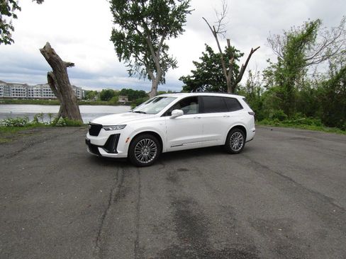 Used 2020 Cadillac XT6 Sport AWD/4WD image 2