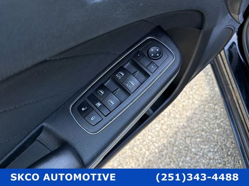 Used 2022 Dodge Charger SXT RWD image 22