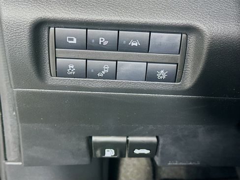 Used 2023 Nissan Kicks S image 16