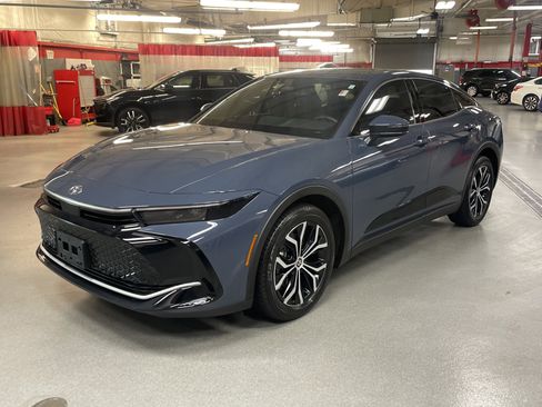 Used 2025 Toyota Crown XLE image 5