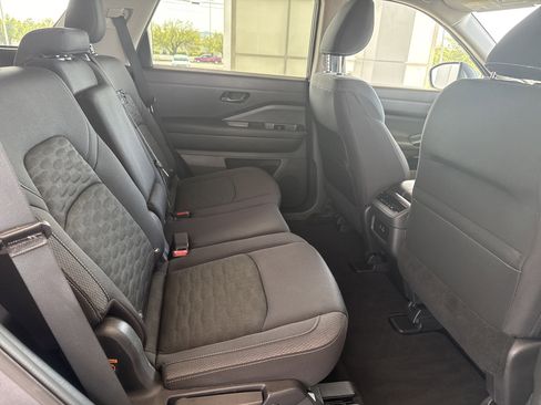 Used 2025 Nissan Pathfinder SV image 11