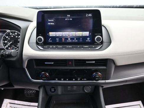 Used 2025 Nissan Rogue SV AWD/4WD image 17