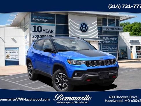 Used 2025 Jeep Compass Trailhawk AWD/4WD image 1