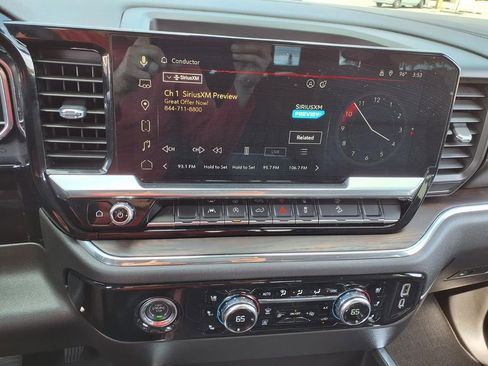 Used 2023 GMC Sierra 1500 SLT w/ SLT Premium Package AWD/4WD image 34