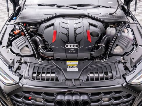 Used 2022 Audi S8 image 32