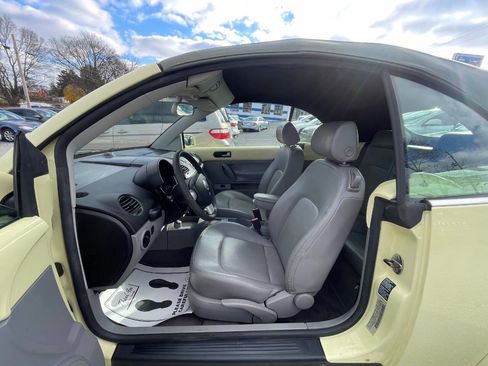 Used 2006 Volkswagen Beetle 2.5 PZEV 2dr Convertible (2.5L image 18