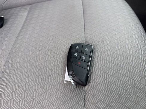 Used 2025 Chevrolet Silverado 1500 LT RWD image 9