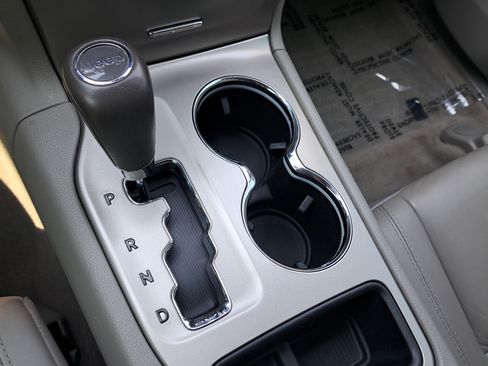 Used 2013 Jeep Grand Cherokee Altitude AWD/4WD image 13