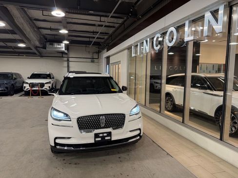 Used 2023 Lincoln Aviator AWD w/ Premium Package image 1