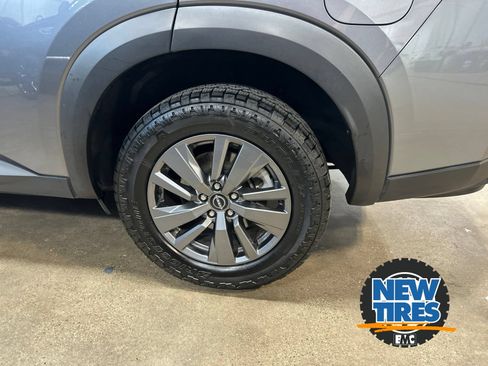 Used 2024 Nissan Pathfinder SV AWD/4WD image 7