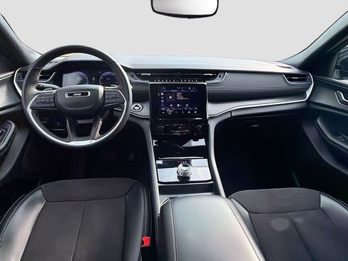 Used 2024 Jeep Grand Cherokee Altitude image 16