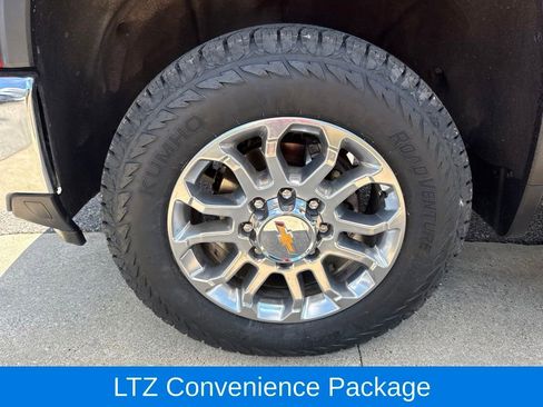 Used 2024 Chevrolet Silverado 2500 LTZ w/ LTZ Convenience Package AWD/4WD image 5