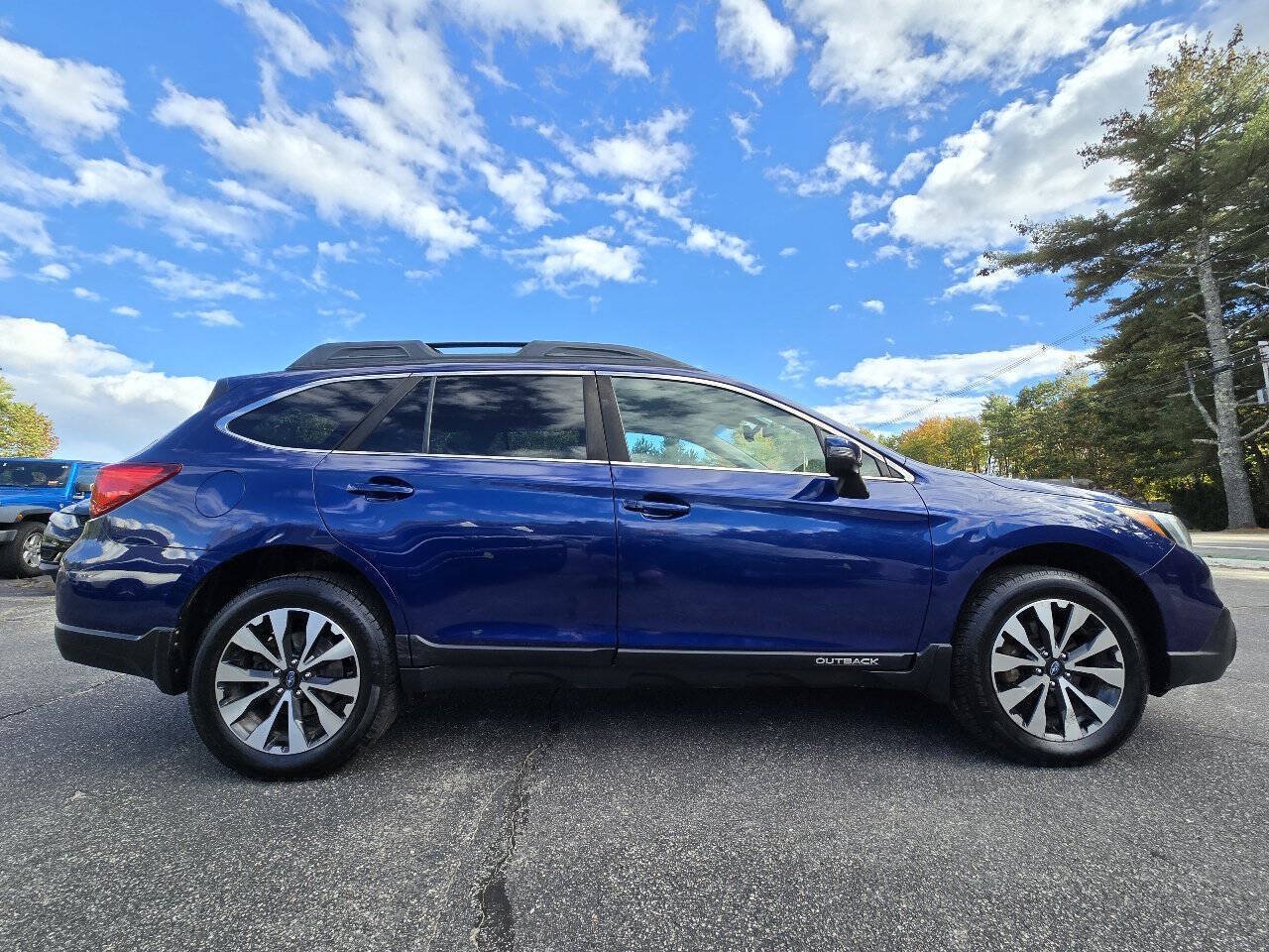 Used 2017 Subaru Outback 2.5i Limited AWD/4WD image 12