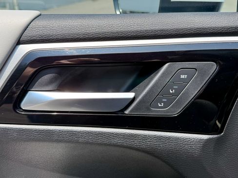 Used 2023 Mitsubishi Outlander SEL AWD/4WD image 19