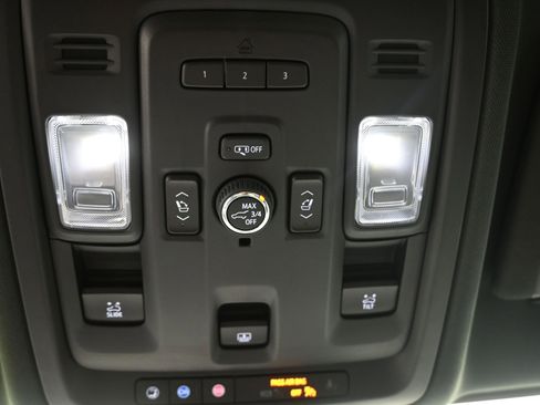 Used 2021 Chevrolet Suburban LT w/ LT Signature Package image 38