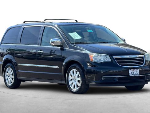 Used 2012 Chrysler Town & Country Touring-L w/ Entertainment Group #2 FWD image 8
