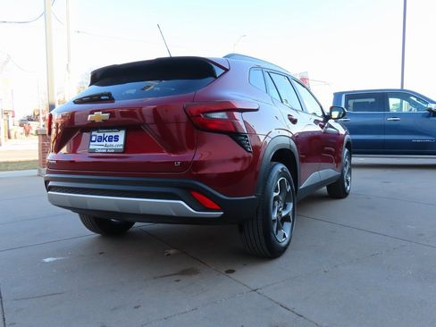 Used 2025 Chevrolet Trax LT w/ LT Convenience Package image 7