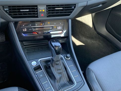 Used 2025 Volkswagen Jetta SE image 40