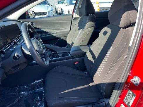 Used 2025 Hyundai Elantra SEL image 35